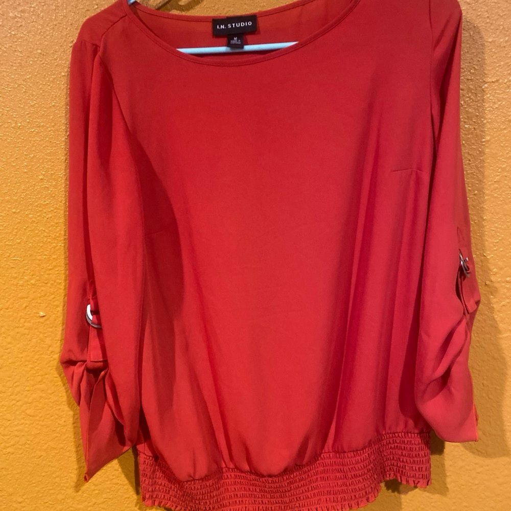 I.N Studio med orange blouse